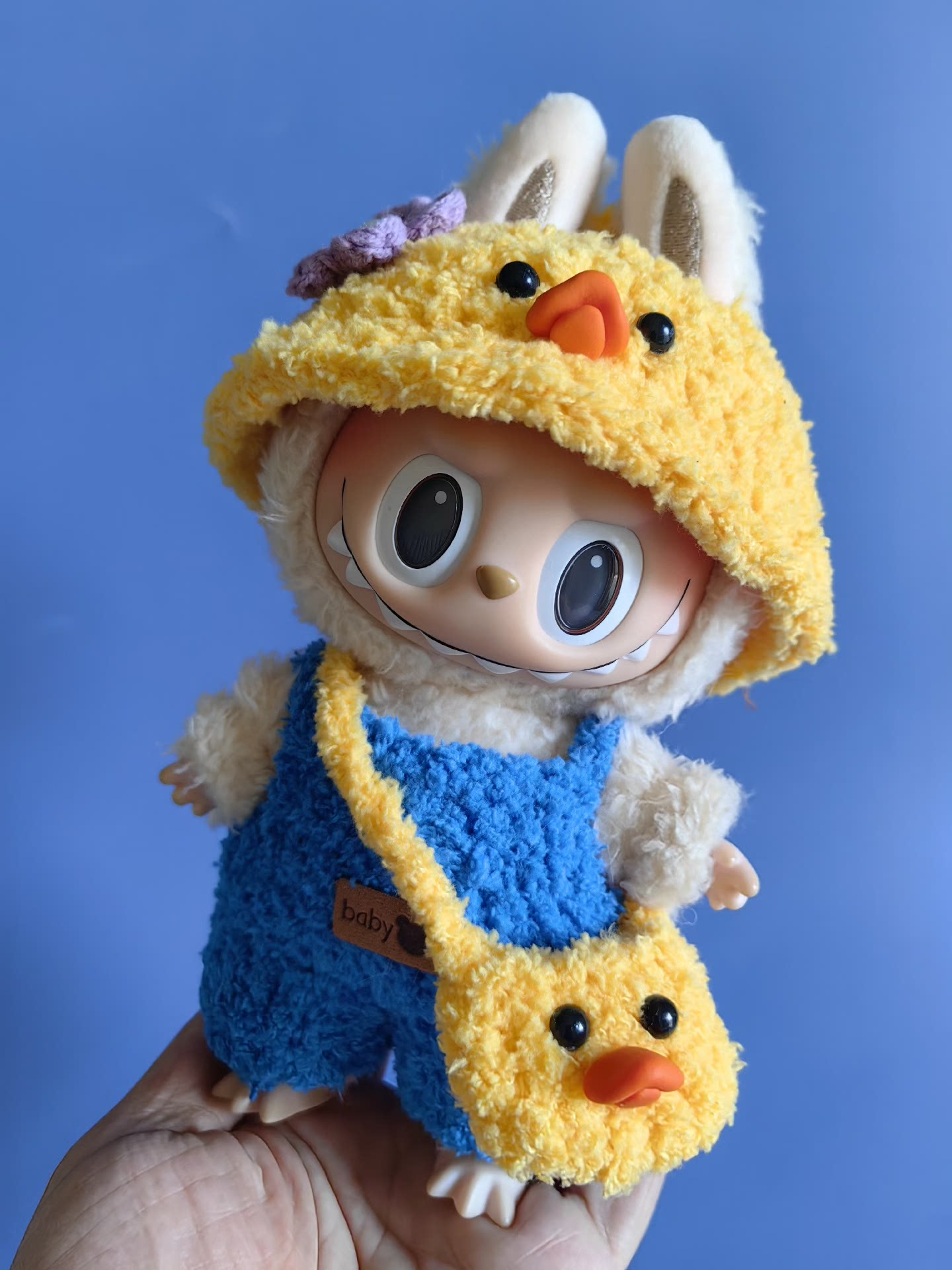 Charming Labubu Spring Outfit: Yellow Hat, Blue Jumpsuit & Duck Bag – Playful & Durable Collectible Doll Ensemble - Image 5