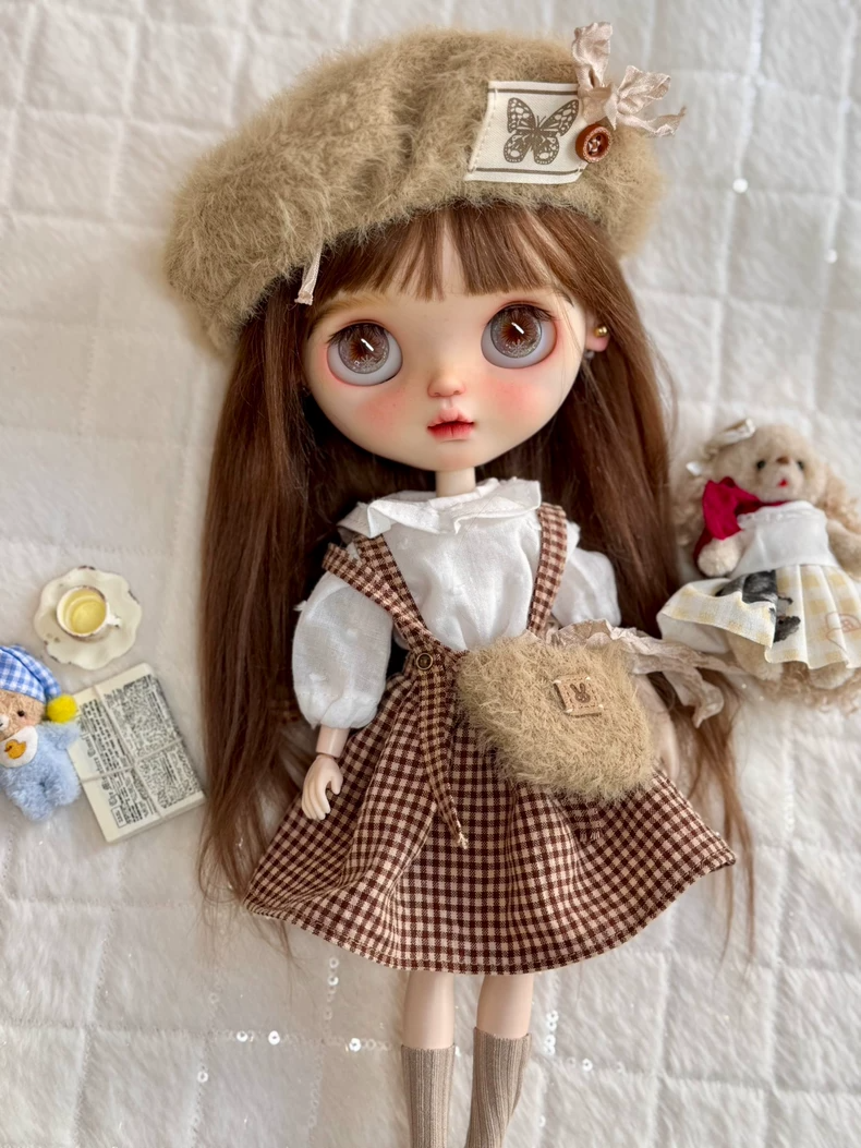 Charming BLYTHE Checkered Overall Set for OB22 & OB24 Dolls – Stylish & Versatile Doll Fashion - Image 1