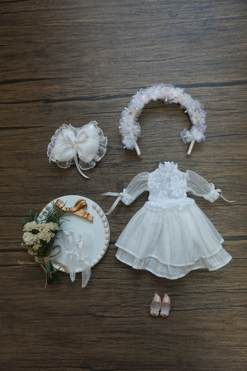 Whimsical Alice in Wonderland Blythe Outfit – Elegant Lace Dress & Accessories for Enchanting Doll Play - Image 4