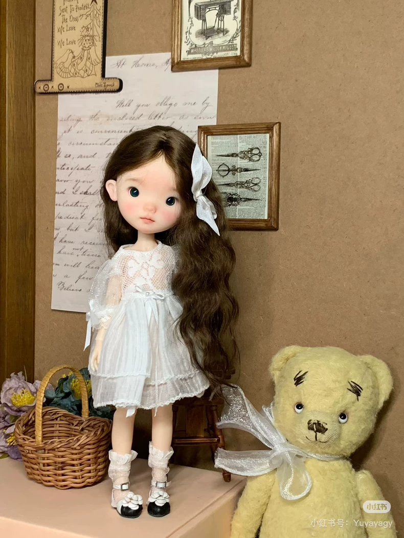 Whimsical Alice in Wonderland Blythe Outfit – Elegant Lace Dress & Accessories for Enchanting Doll Play - Image 9
