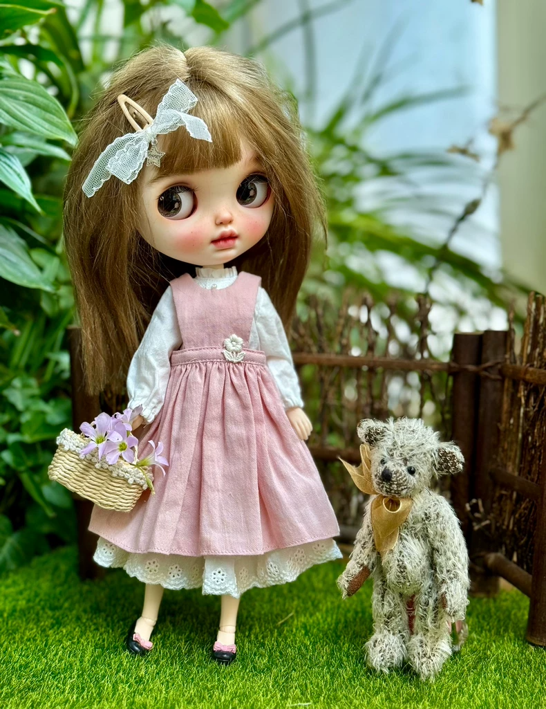 Vintage Blythe Doll Outfit: Whimsical Pink Pinafore & Lace Blouse Set - Image 1