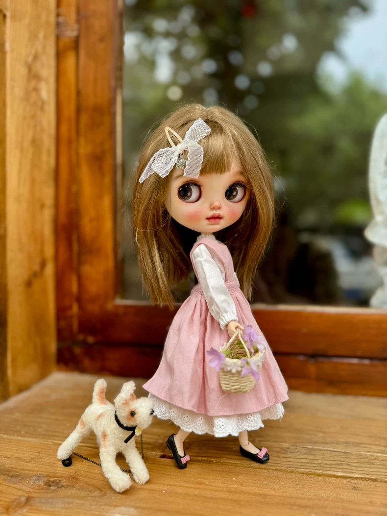 Vintage Blythe Doll Outfit: Whimsical Pink Pinafore & Lace Blouse Set - Image 2