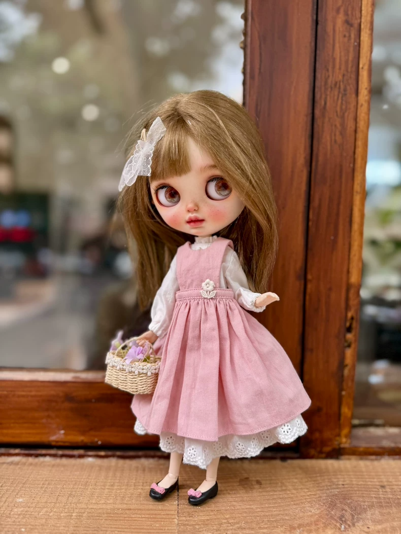 Vintage Blythe Doll Outfit: Whimsical Pink Pinafore & Lace Blouse Set - Image 3