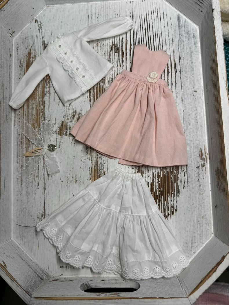 Vintage Blythe Doll Outfit: Whimsical Pink Pinafore & Lace Blouse Set - Image 7