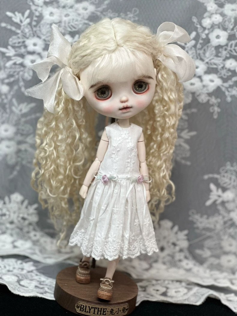 Elegant Blythe Doll Lace Dress with Floral Motifs – Perfect Fit for ob24 & ob26 Bodies - Image 7