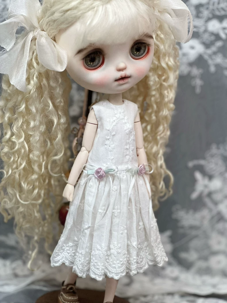 Elegant Blythe Doll Lace Dress with Floral Motifs – Perfect Fit for ob24 & ob26 Bodies - Image 9