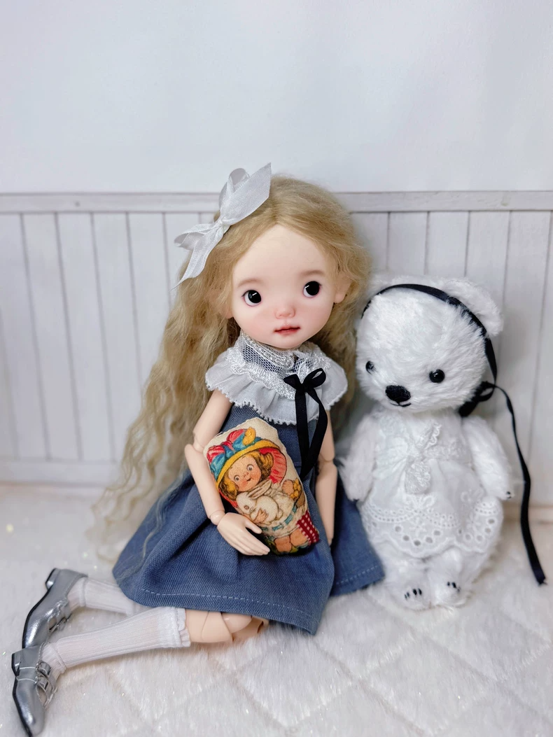 Vintage Elegance Blythe Doll Outfit: Lace Collar & Denim Dress for OB22/OB24 - Image 1