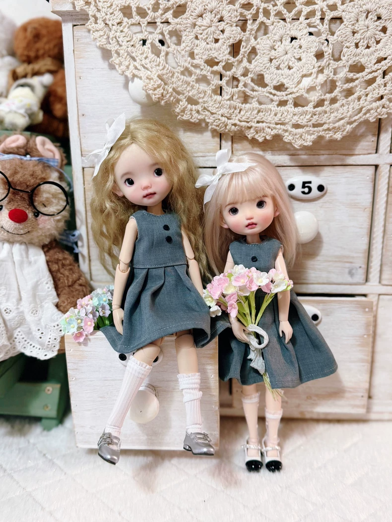 Vintage Elegance Blythe Doll Outfit: Lace Collar & Denim Dress for OB22/OB24 - Image 4