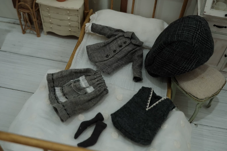 Vintage-Modern Blythe Doll Outfit: Chic Adjustable Layers in Gray Black White - Premium Tweed & Cotton Collector Outfit - Image 9
