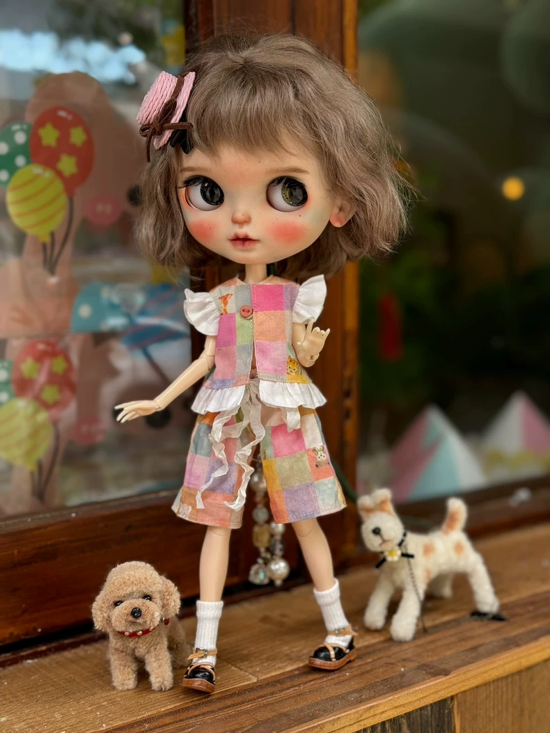 Vintage Patchwork Blythe Doll Outfit – Colorful Summer Ensemble for Play & Display - Image 1