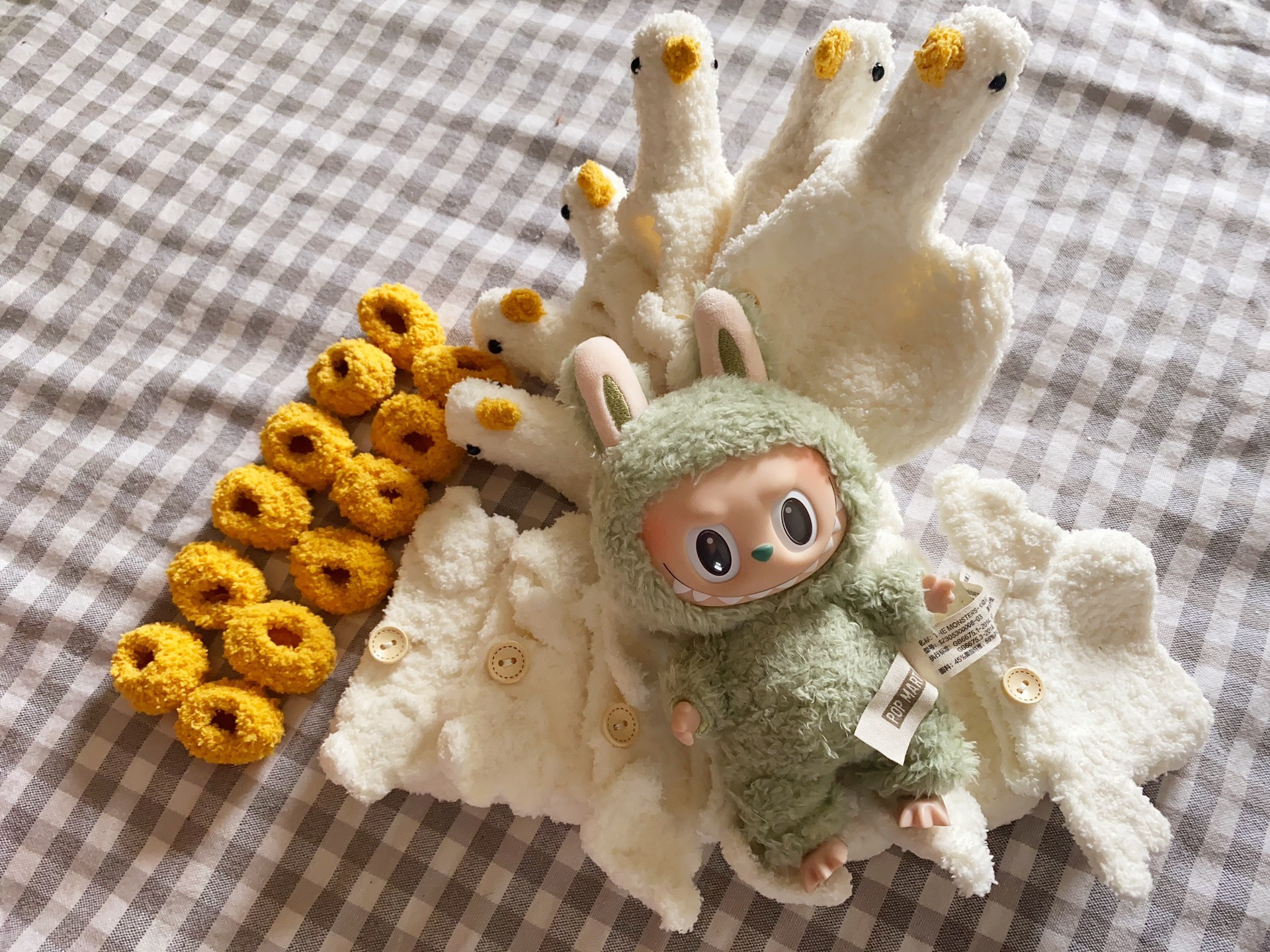 Adorable Labubu Goose Plush Outfit for Dolls – Cozy Hat, Bodysuit & Shoes – Perfect for Collectors & Play - Image 2