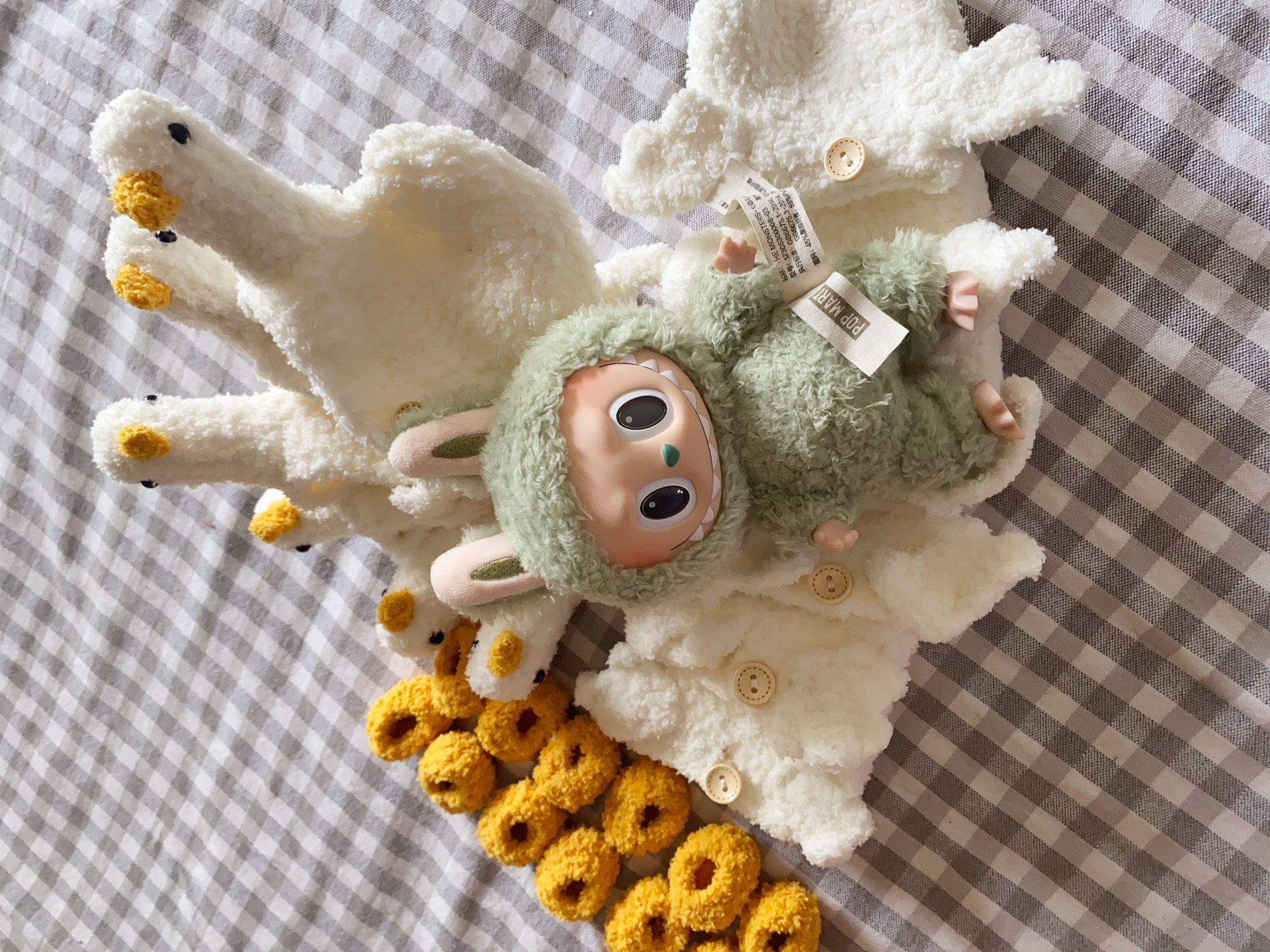 Adorable Labubu Goose Plush Outfit for Dolls – Cozy Hat, Bodysuit & Shoes – Perfect for Collectors & Play - Image 3