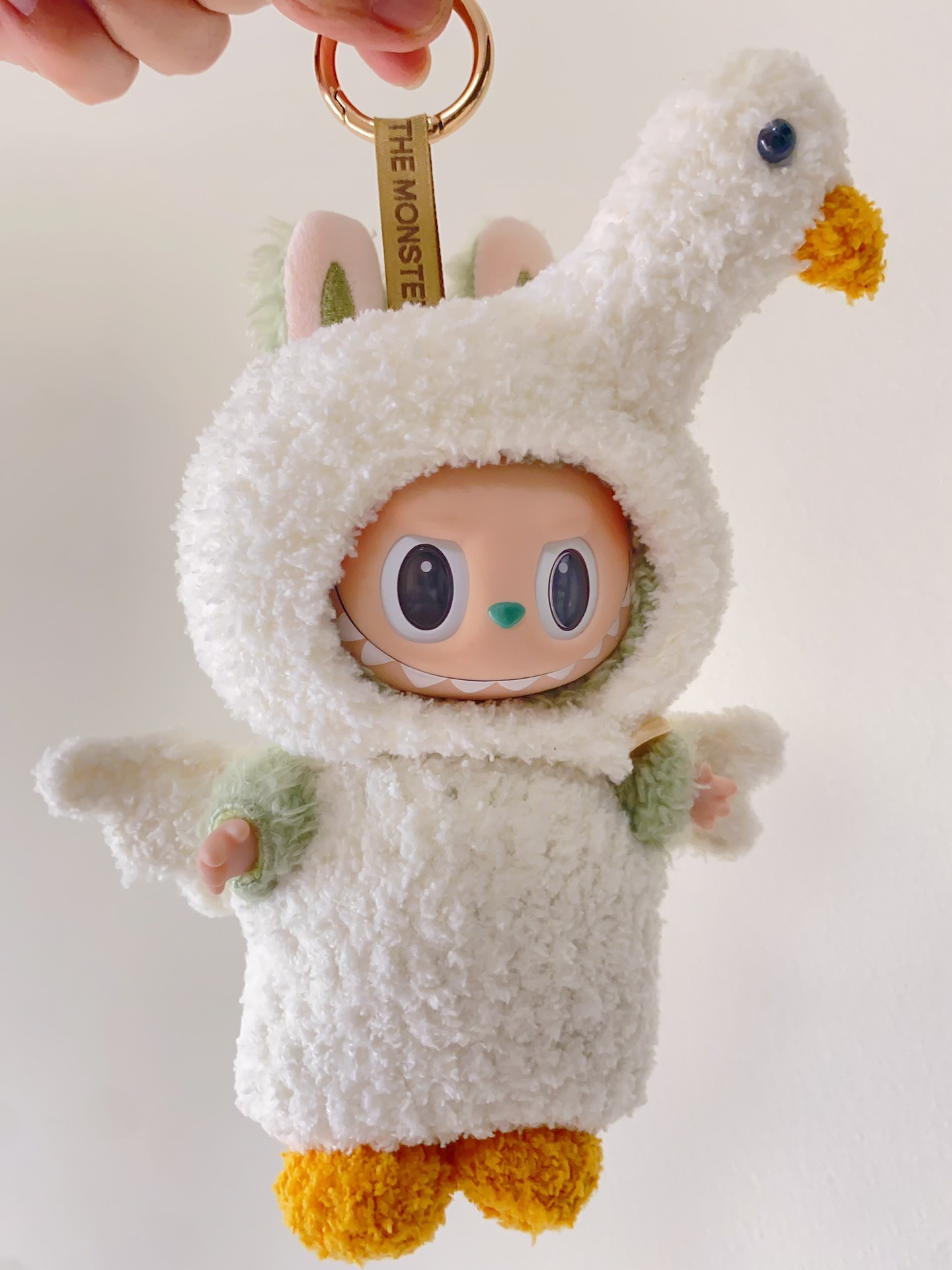 Adorable Labubu Goose Plush Outfit for Dolls – Cozy Hat, Bodysuit & Shoes – Perfect for Collectors & Play - Image 6