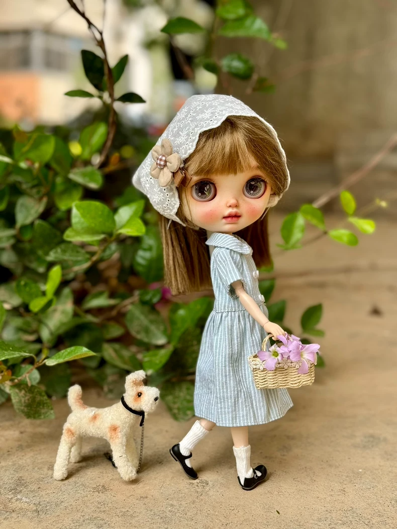 Vintage Blythe Doll Outfit: Striped Dress, Lace Bonnet & Accessories – Elegant Collectible Ensemble - Image 2