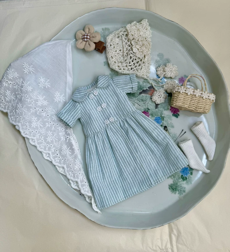 Vintage Blythe Doll Outfit: Striped Dress, Lace Bonnet & Accessories – Elegant Collectible Ensemble - Image 7