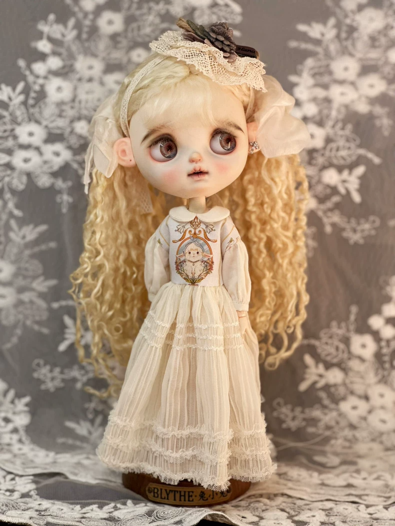 Exquisite Blythe Doll Outfits: Elegant, Customizable & Durable for Collectors - Image 1
