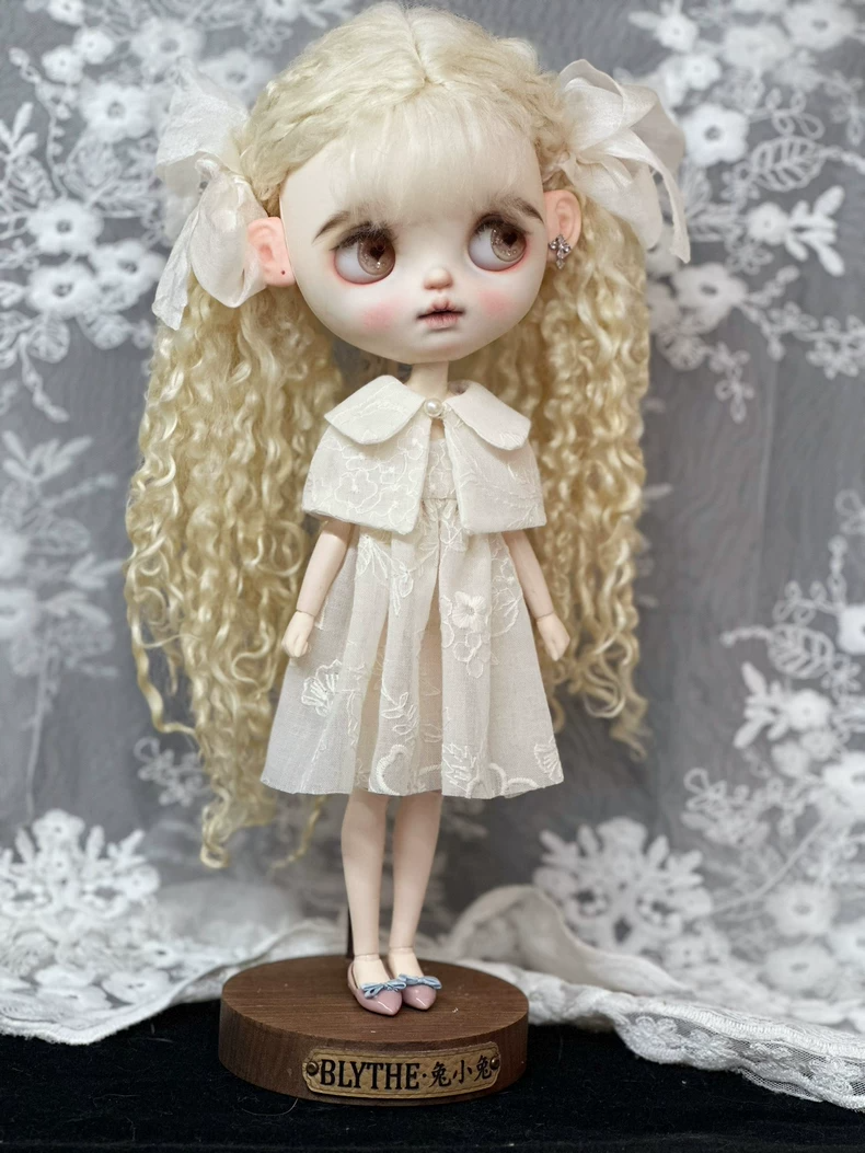 Exquisite Blythe Doll Lace Dress & Shawl Set – Elegant Collector’s Outfit - Image 1
