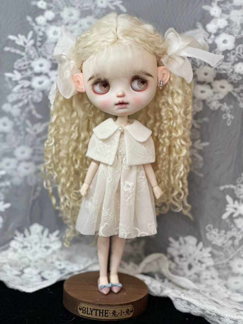 Exquisite Blythe Doll Lace Dress & Shawl Set – Elegant Collector’s Outfit - Image 2