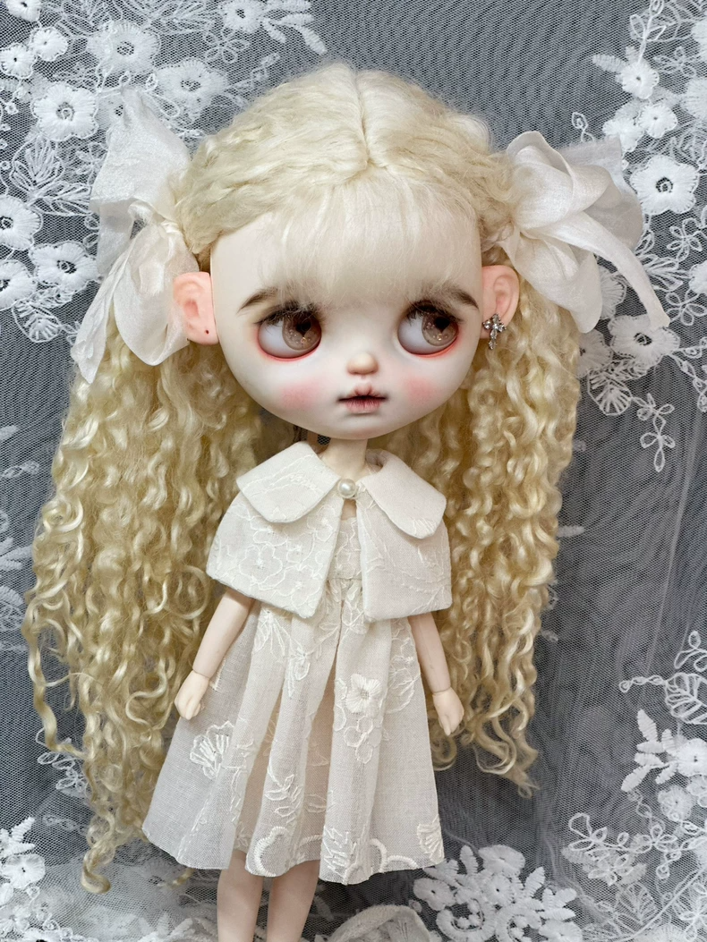 Exquisite Blythe Doll Lace Dress & Shawl Set – Elegant Collector’s Outfit - Image 3