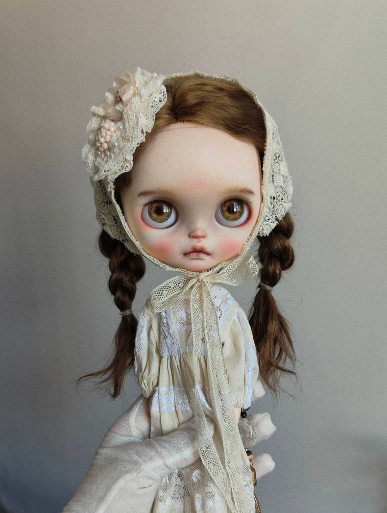 Vintage Lace Blythe Doll Dress & Headband Set - Elegant Handmade Cotton Outfit for Collectors - Image 1