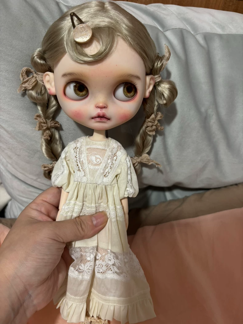 Vintage Lace Blythe Doll Dress & Headband Set - Elegant Handmade Cotton Outfit for Collectors - Image 5