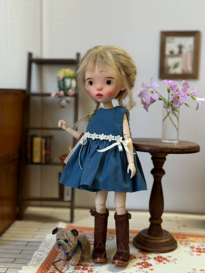 Vintage Elegance Blythe Doll Outfit: Denim Dress, Lace Socks & Cat Hat – Perfect for Collectors - Image 2