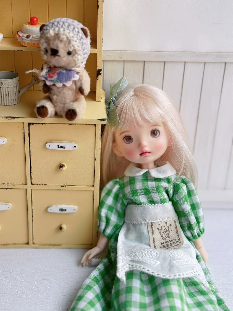 Vintage Green Gingham Blythe Doll Dress with Apron & Accessories for OB22/OB24 Dolls - Image 1