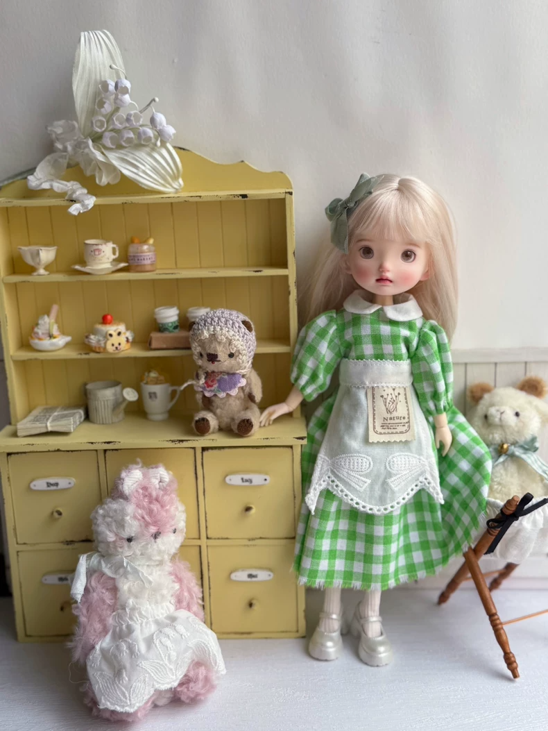Vintage Green Gingham Blythe Doll Dress with Apron & Accessories for OB22/OB24 Dolls - Image 2