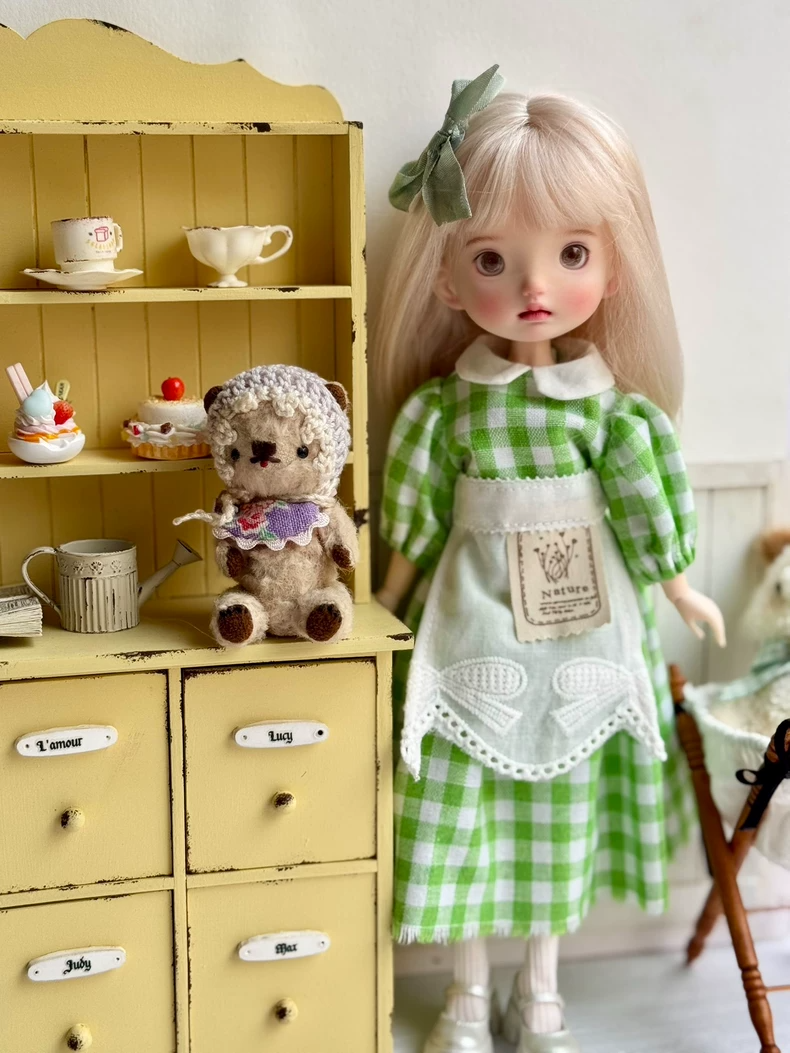 Vintage Green Gingham Blythe Doll Dress with Apron & Accessories for OB22/OB24 Dolls - Image 3
