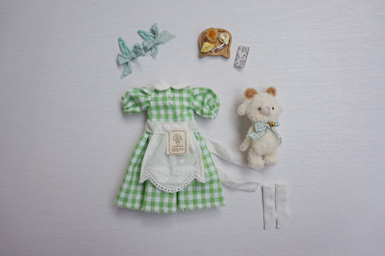 Vintage Green Gingham Blythe Doll Dress with Apron & Accessories for OB22/OB24 Dolls - Image 6