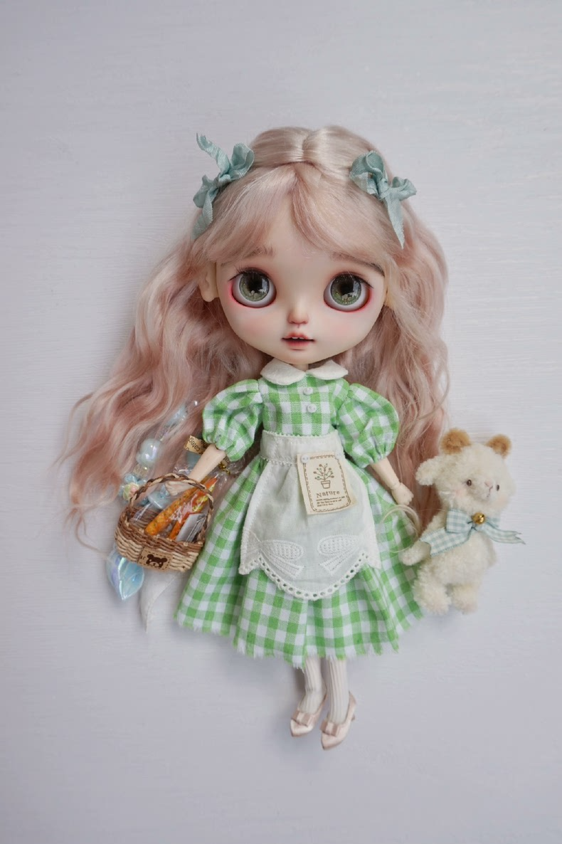 Vintage Green Gingham Blythe Doll Dress with Apron & Accessories for OB22/OB24 Dolls - Image 7