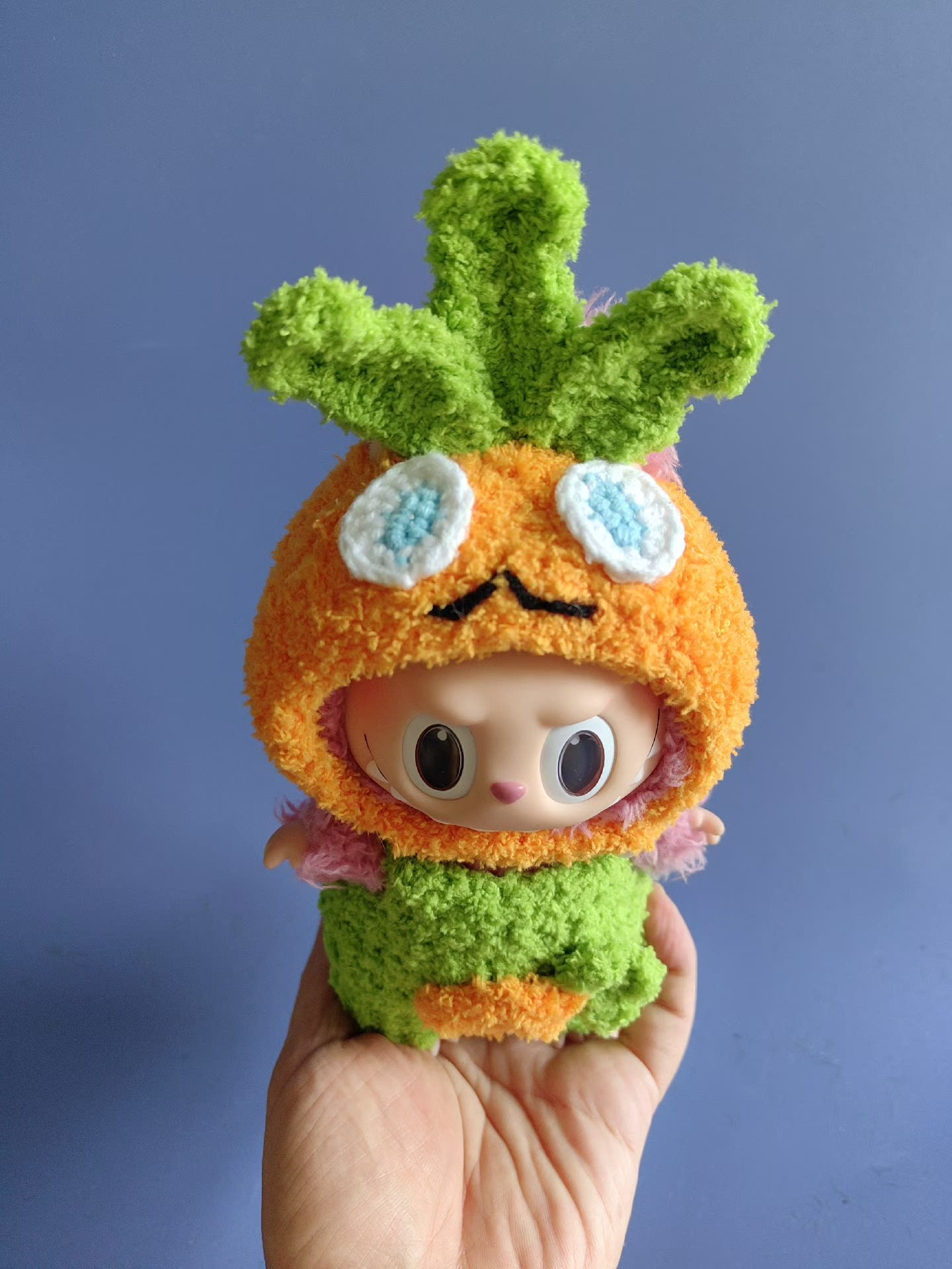 Whimsical Carrot Outfit for Labubu Dolls – Vibrant Orange & Green Playful Ensemble for Collectors - Image 3