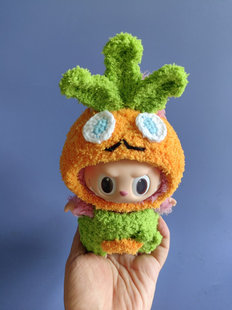 Whimsical Carrot Outfit for Labubu Dolls – Vibrant Orange & Green Playful Ensemble for Collectors - Image 3