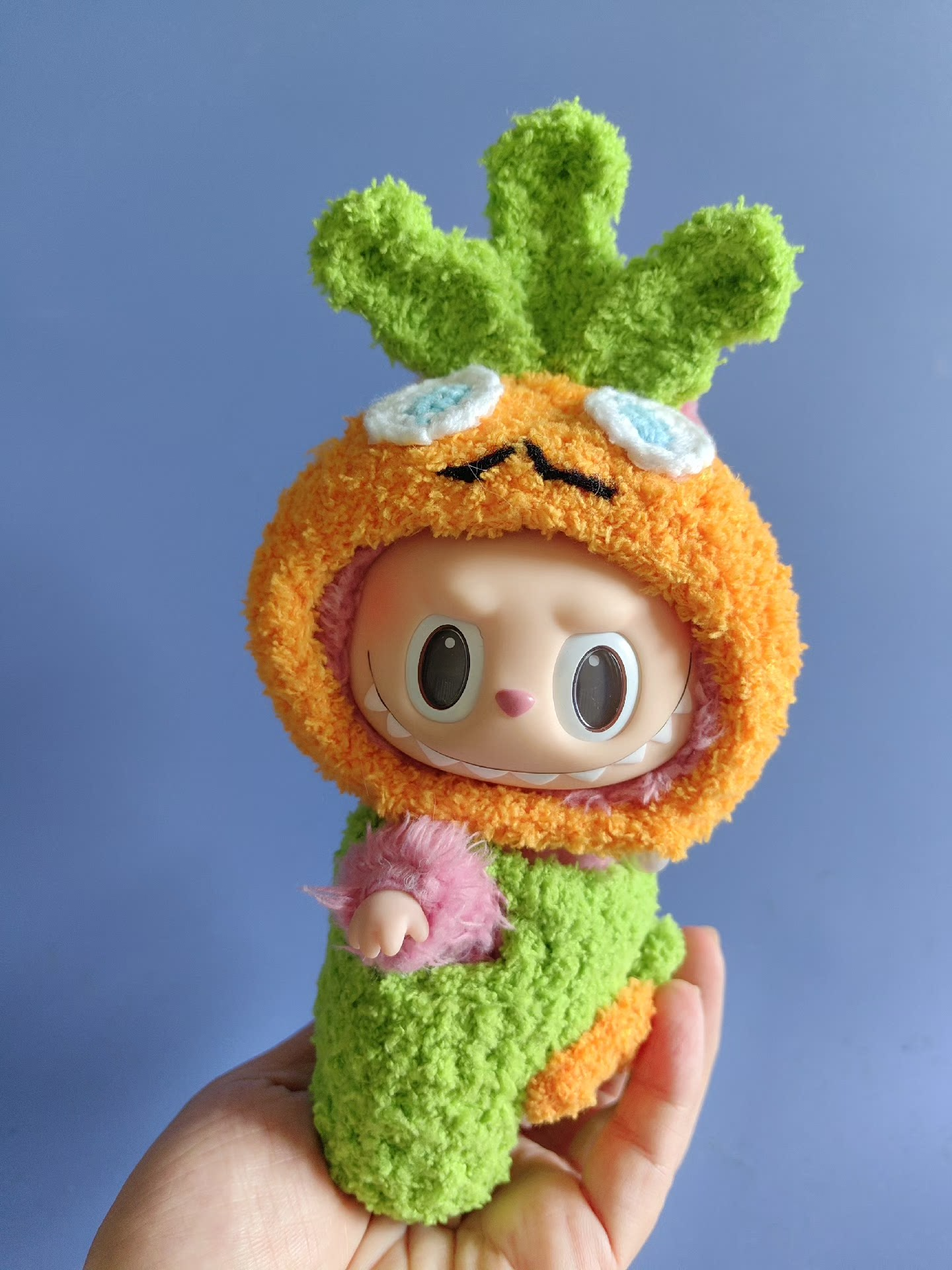 Whimsical Carrot Outfit for Labubu Dolls – Vibrant Orange & Green Playful Ensemble for Collectors - Image 5