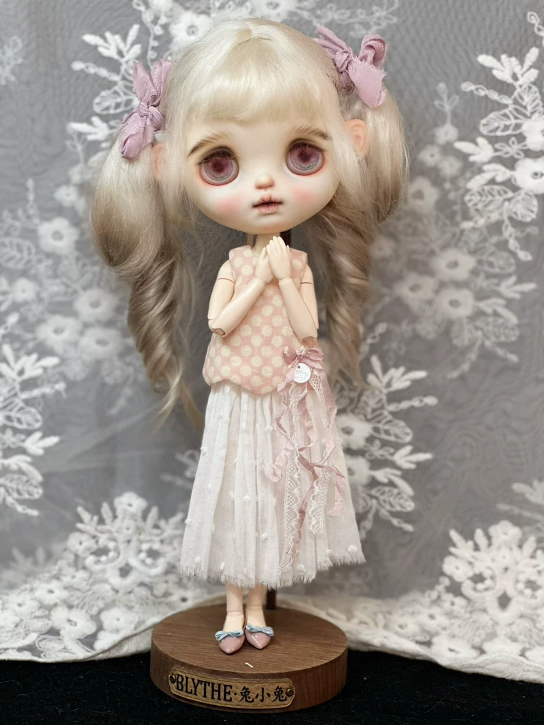 Elegant Blythe Doll Outfit: Polka Dot Top & Lace Skirt – Perfect for Collectors & Play - Image 1