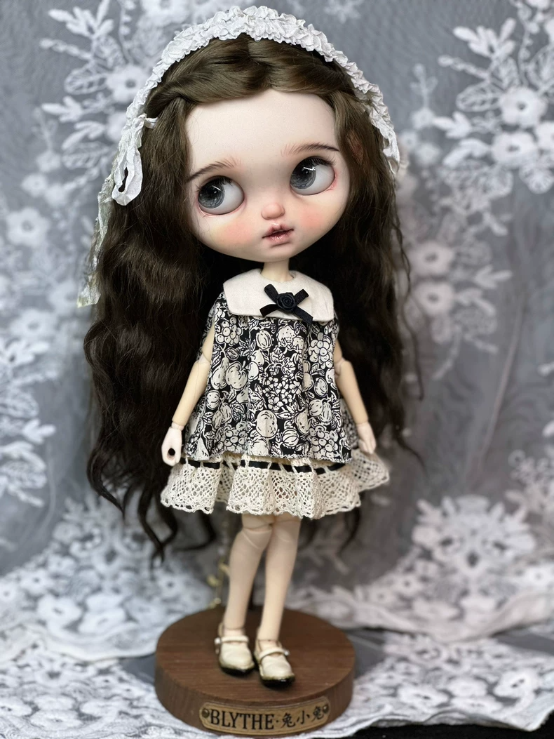Elegant Blythe Doll Lace Dress: Black & White Floral Outfit for Collectors - Image 7