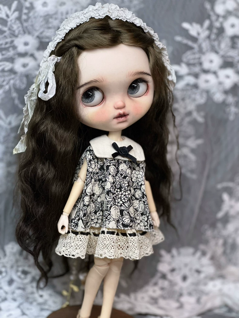 Elegant Blythe Doll Lace Dress: Black & White Floral Outfit for Collectors - Image 8