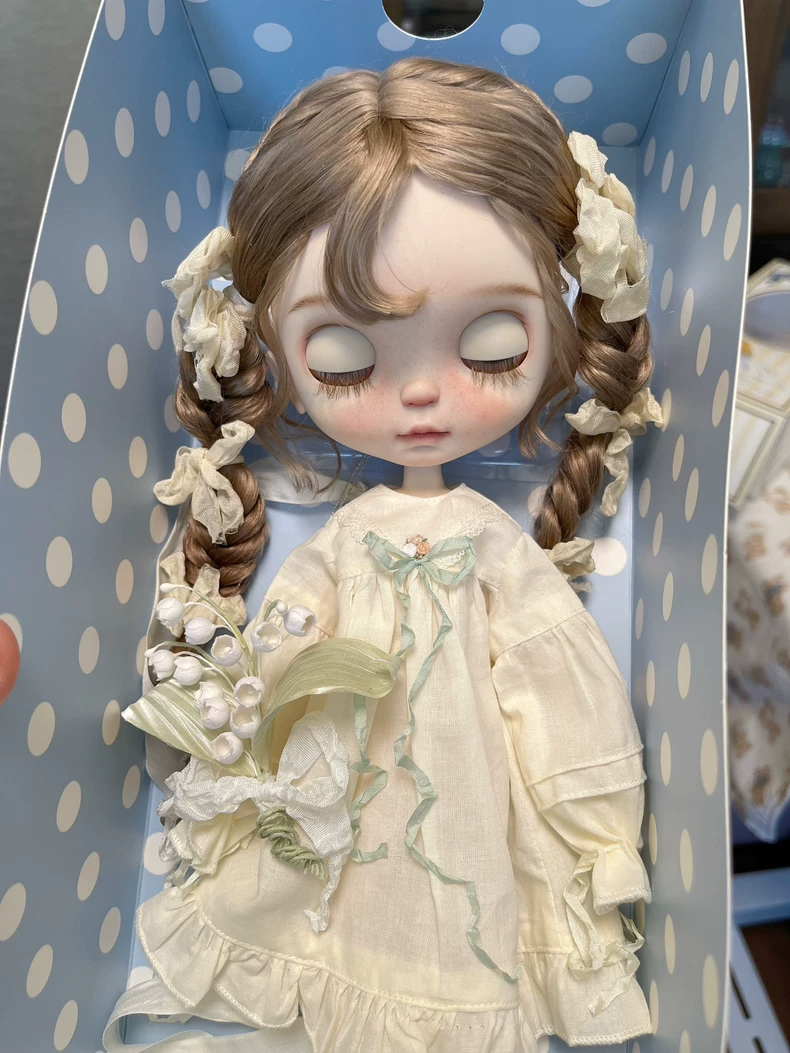 Vintage Linen Blythe Dress: Embroidered Floral w/ Adjustable Ribbons & Pockets - Collector's Heirloom - Image 2