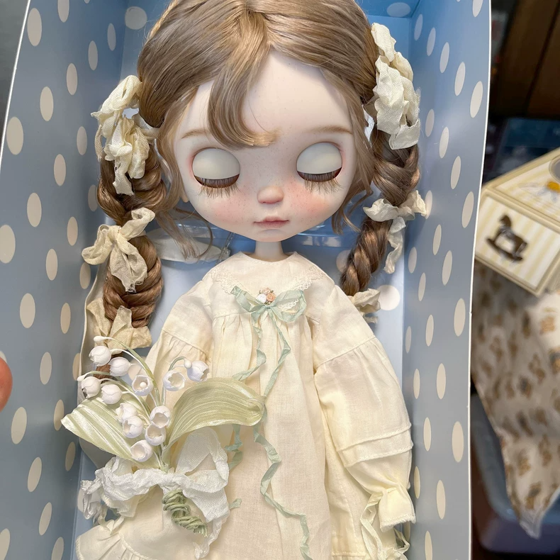 Vintage Linen Blythe Dress: Embroidered Floral w/ Adjustable Ribbons & Pockets - Collector's Heirloom - Image 3
