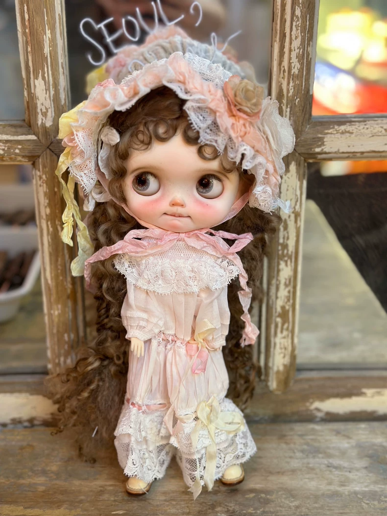 Vintage Blythe Doll Outfit: Handmade Lace & Silk Skirt & Hat Set – Pastel Elegance for Collectors - Image 2
