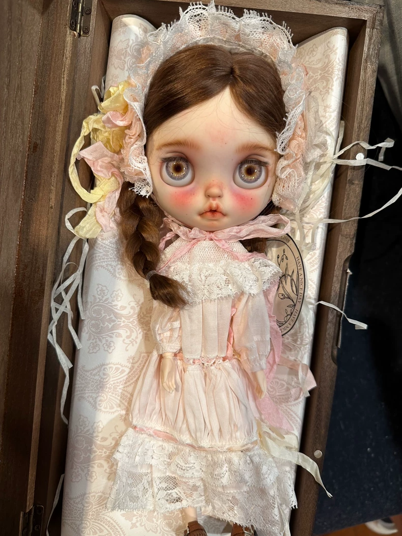 Vintage Blythe Doll Outfit: Handmade Lace & Silk Skirt & Hat Set – Pastel Elegance for Collectors - Image 8