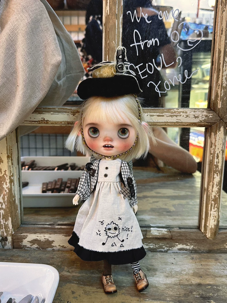 Vintage-Inspired BLYTHE Doll Outfit: Elegant Hat, Coat, Dress & Accessories for Collectors - Image 1