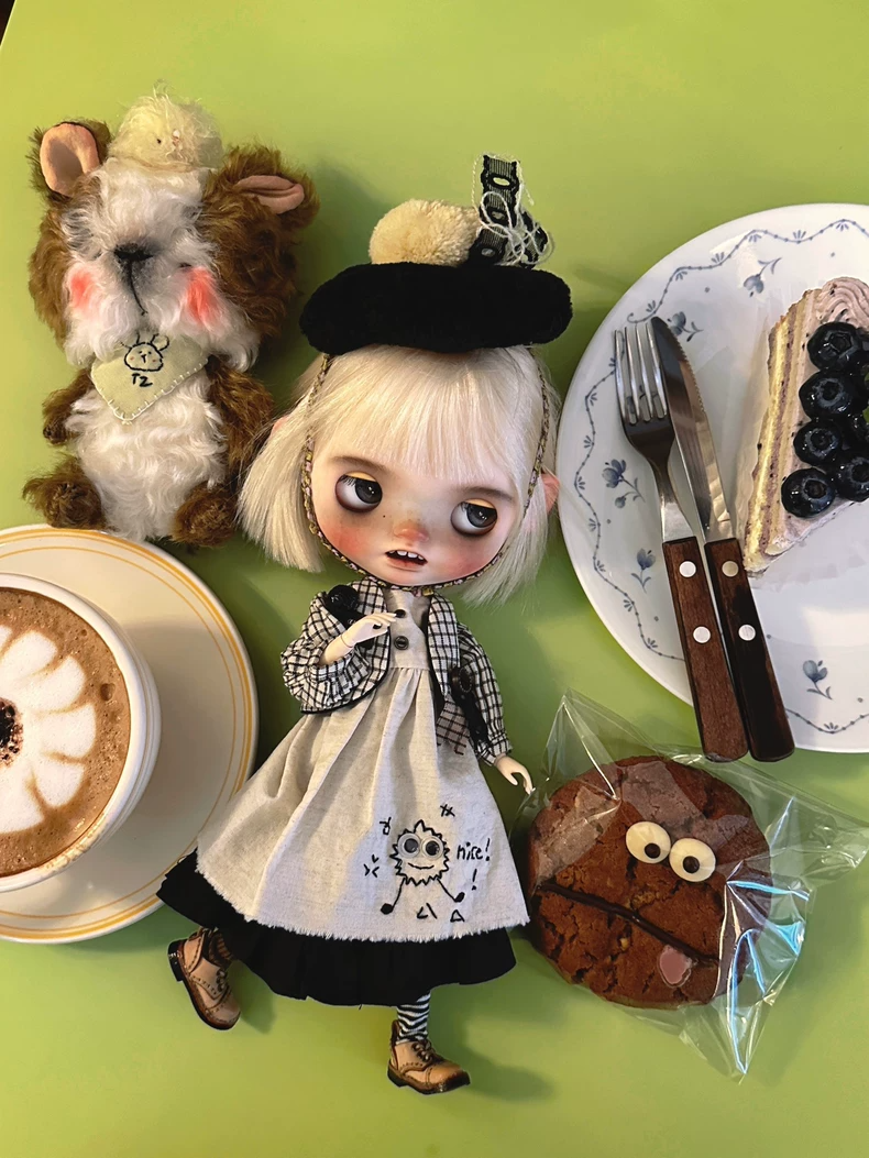 Vintage-Inspired BLYTHE Doll Outfit: Elegant Hat, Coat, Dress & Accessories for Collectors - Image 2