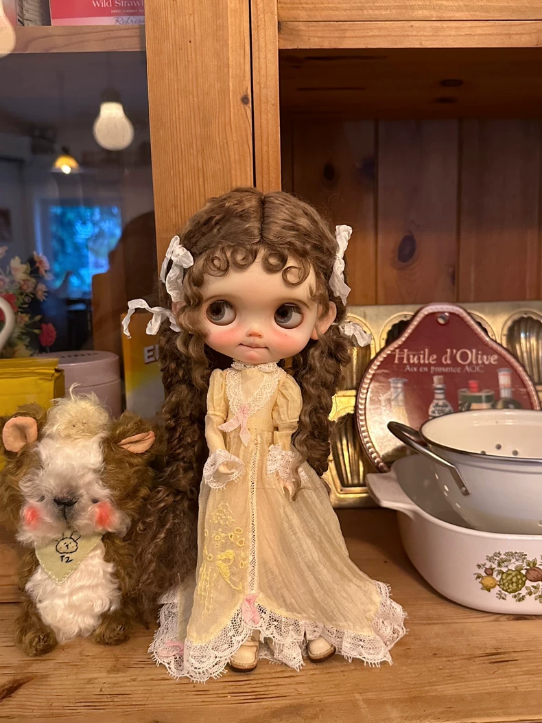 Vintage Elegance BLYTHE Doll Outfit: Creamy Yellow Dress & Matching Socks, Handcrafted Collectible Accessories - Image 2