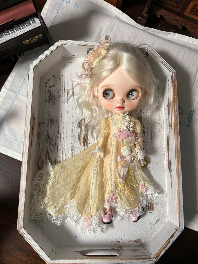 Vintage Elegance BLYTHE Doll Outfit: Creamy Yellow Dress & Matching Socks, Handcrafted Collectible Accessories - Image 7