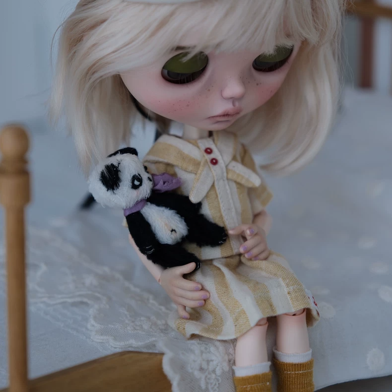 Vintage Modern Blythe Doll Clothes: Yellow Stripe Outfit in Premium Cotton - Collector's Choice - Image 4