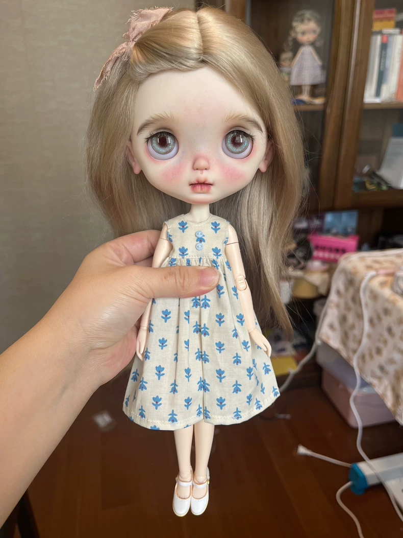 Charming Floral Blythe Doll Dress – Elegant Beige & Blue Outfit for ob24 Dolls | Premium Quality & Versatile Style - Image 1