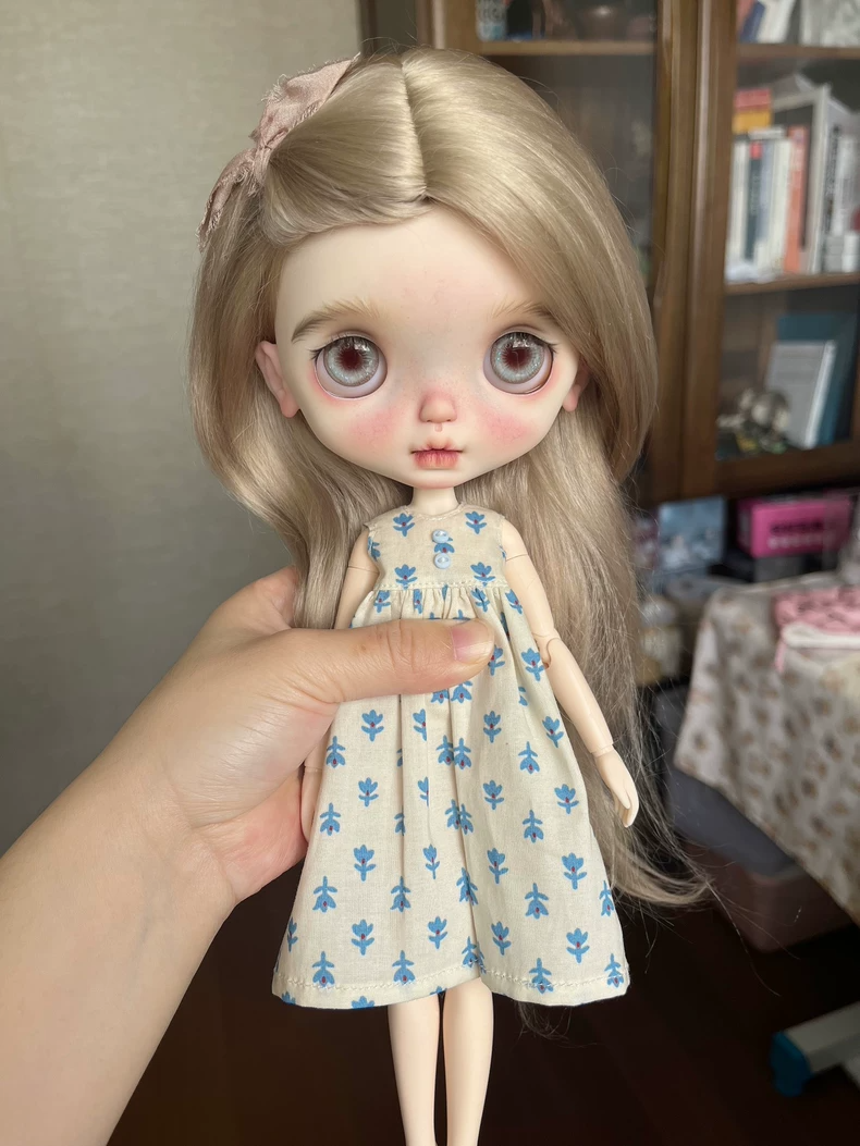 Charming Floral Blythe Doll Dress – Elegant Beige & Blue Outfit for ob24 Dolls | Premium Quality & Versatile Style - Image 2