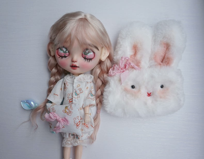 Cozy Bunny Blythe Doll Outfit – Lace Top, Sleep Pants & Plush Mask Set (OB22/OB24, Custom Sizes, Pastel Pink/White) - Image 1