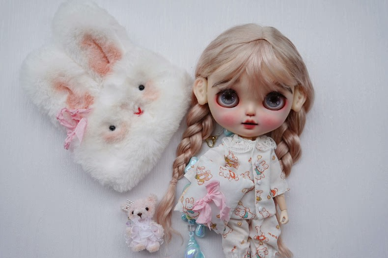 Cozy Bunny Blythe Doll Outfit – Lace Top, Sleep Pants & Plush Mask Set (OB22/OB24, Custom Sizes, Pastel Pink/White) - Image 3